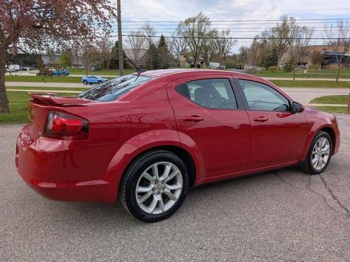 Red Line 2013 Dodge Avenger R/T