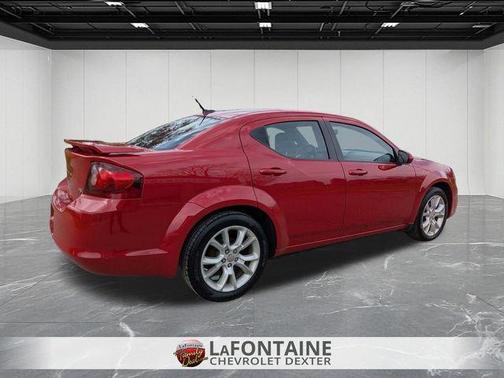 Red Line 2013 Dodge Avenger R/T