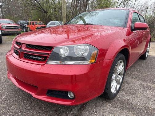 Red Line 2013 Dodge Avenger R/T