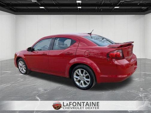 Red Line 2013 Dodge Avenger R/T