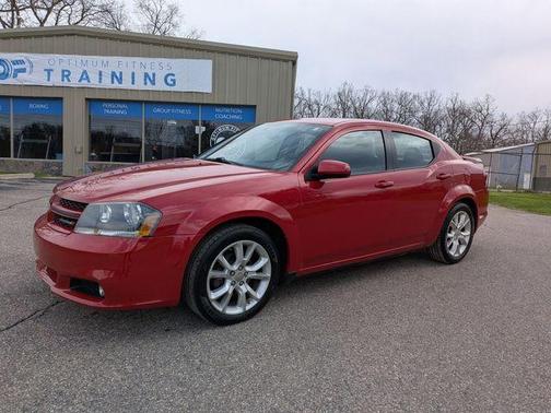 Red Line 2013 Dodge Avenger R/T