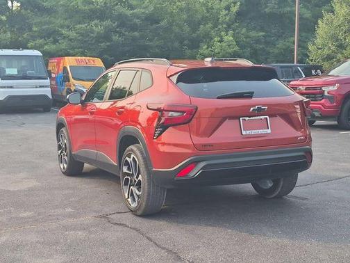 Cayenne Orange Metallic 2024 Chevrolet Trax 2RS