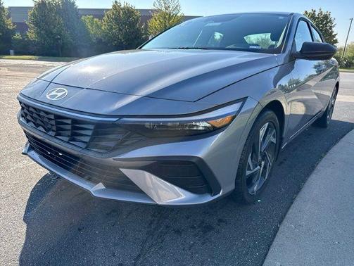 Metal 2025 Hyundai ELANTRA SEL Sport