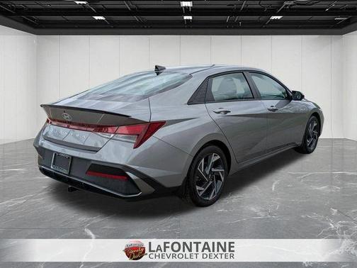 Metal 2025 Hyundai ELANTRA SEL Sport