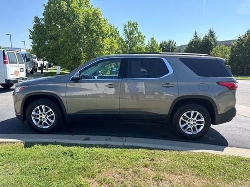 Pepperdust Metallic 2019 Chevrolet Traverse LT Leather