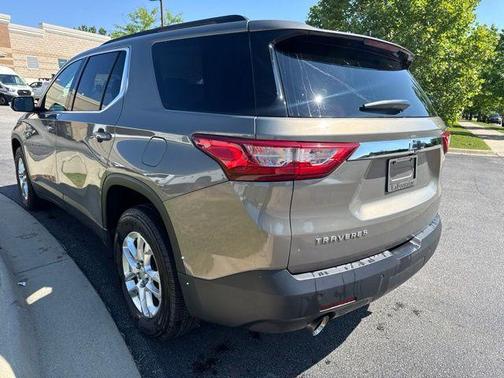 Pepperdust Metallic 2019 Chevrolet Traverse LT Leather