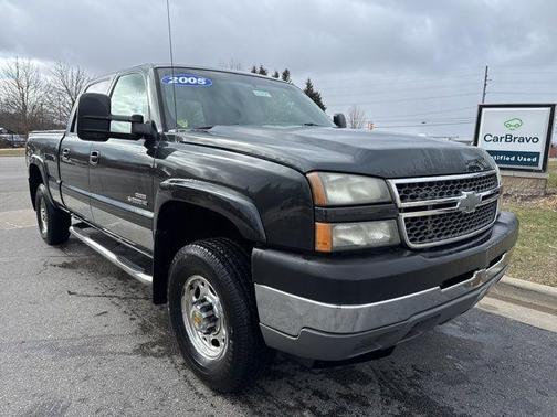 2005 Chevrolet Silverado 2500 LS H/D Crew Cab