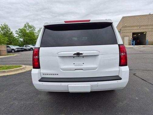 Summit White 2018 Chevrolet Suburban LT