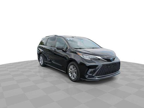 2022 Toyota Sienna XSE 7 Passenger