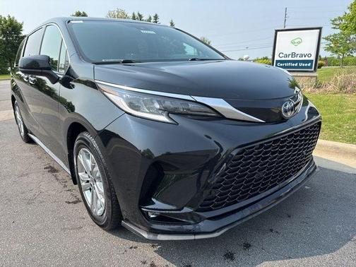 2022 Toyota Sienna XSE 7 Passenger