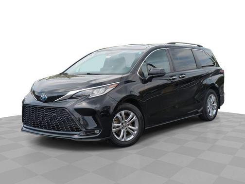 2022 Toyota Sienna XSE 7 Passenger