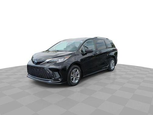 2022 Toyota Sienna XSE 7 Passenger
