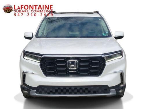 White 2023 Honda Pilot Elite
