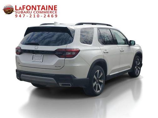 White 2023 Honda Pilot Elite