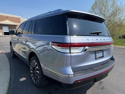 Chroma Crystal Blue Metallic 2022 Lincoln Navigator L Black Label