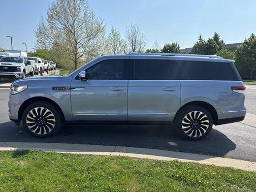 Chroma Crystal Blue Metallic 2022 Lincoln Navigator L Black Label