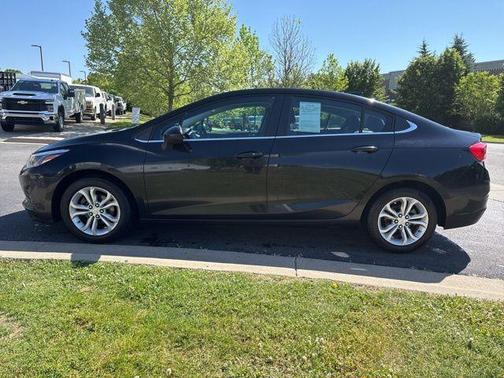 Mosaic Black Metallic 2019 Chevrolet Cruze LT