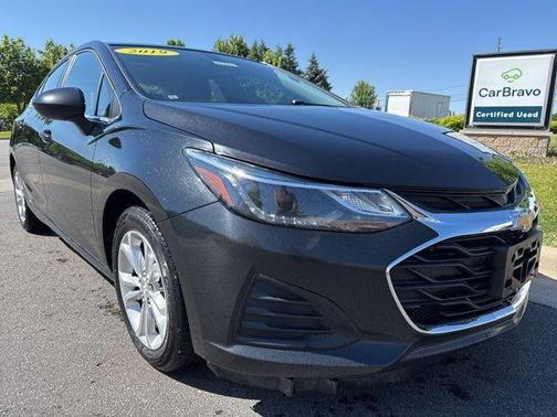 Mosaic Black Metallic 2019 Chevrolet Cruze LT