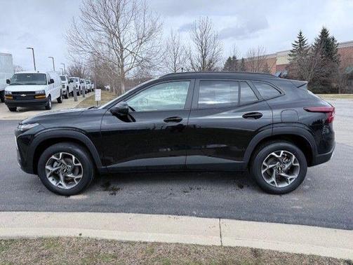 Black Metallic 2025 Chevrolet Trax LT