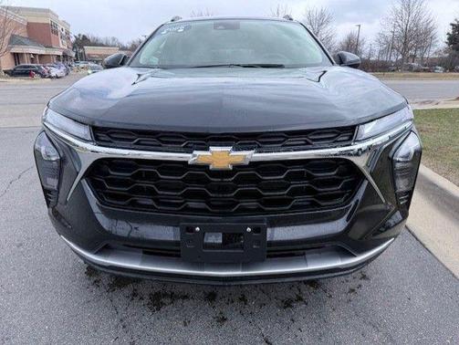 Black Metallic 2025 Chevrolet Trax LT