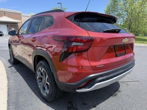 Cayenne Orange Metallic 2024 Chevrolet Trax LT
