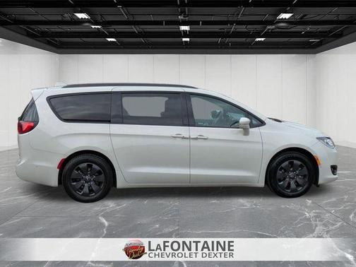 Luxury White Pearlcoat 2020 Chrysler Pacifica Hybrid Limited