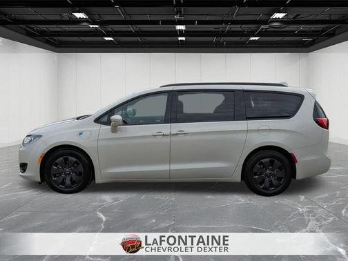 Luxury White Pearlcoat 2020 Chrysler Pacifica Hybrid Limited