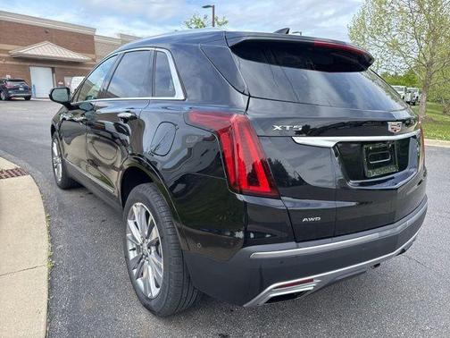 Black Metallic 2024 Cadillac XT5 Premium Luxury