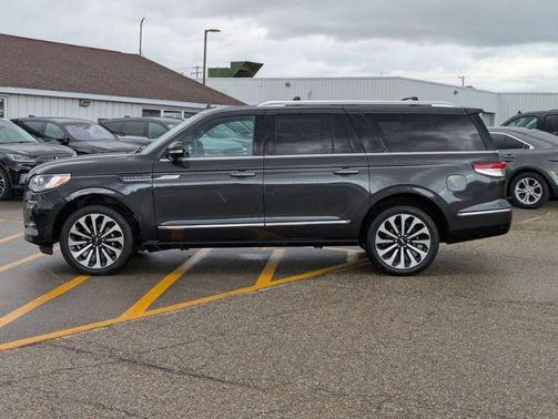 2022 Lincoln Navigator L Reserve