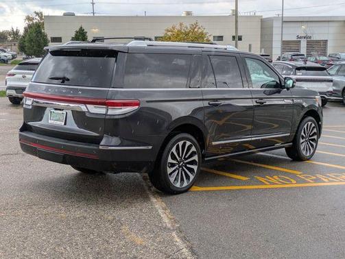 2022 Lincoln Navigator L Reserve