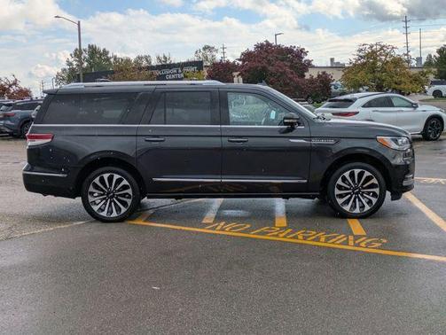 2022 Lincoln Navigator L Reserve