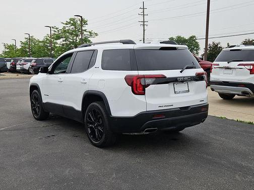2022 GMC Acadia SLE