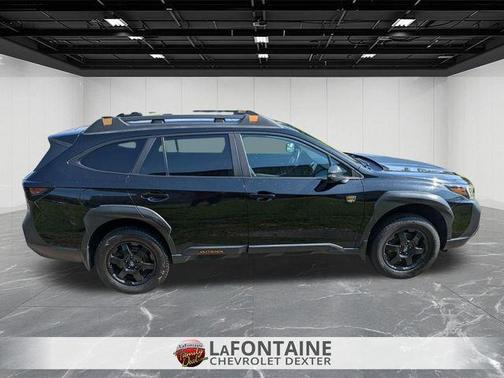 Crystal Black Silica 2022 Subaru Outback Wilderness