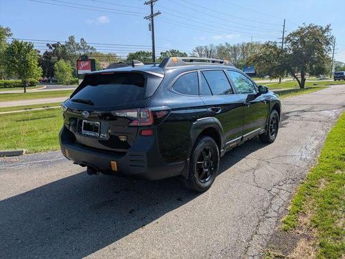 Crystal Black Silica 2022 Subaru Outback Wilderness