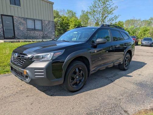Crystal Black Silica 2022 Subaru Outback Wilderness