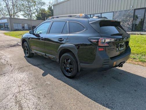 Crystal Black Silica 2022 Subaru Outback Wilderness