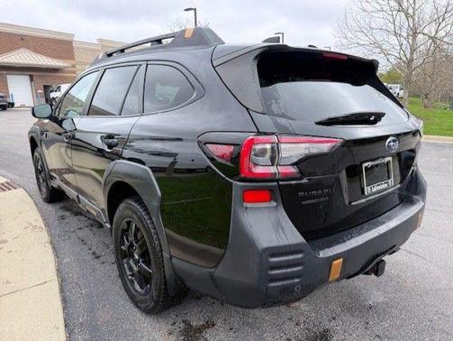 Crystal Black Silica 2022 Subaru Outback Wilderness