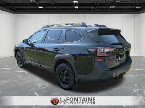 Crystal Black Silica 2022 Subaru Outback Wilderness