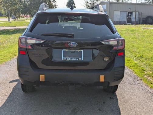 Crystal Black Silica 2022 Subaru Outback Wilderness