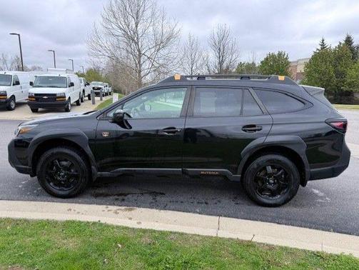 Crystal Black Silica 2022 Subaru Outback Wilderness