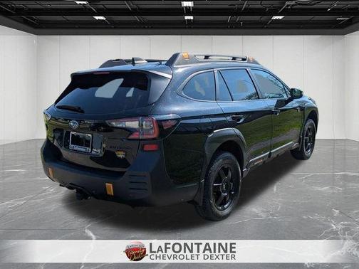 Crystal Black Silica 2022 Subaru Outback Wilderness