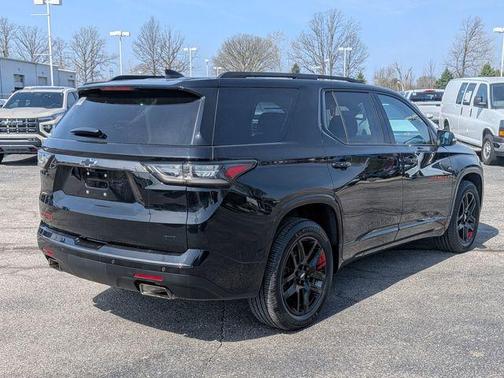 Mosaic Black Metallic 2021 Chevrolet Traverse Premier