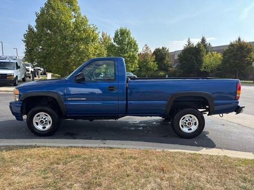 2004 GMC Sierra 2500 WT