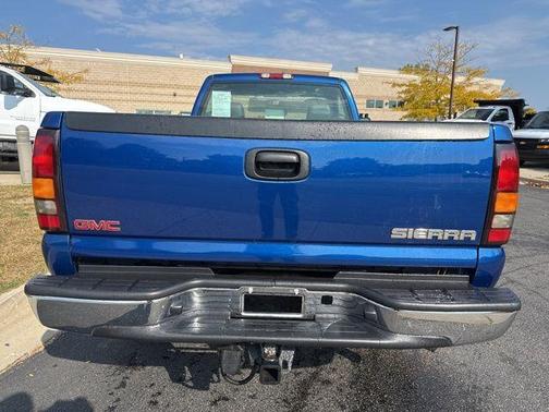 2004 GMC Sierra 2500 WT