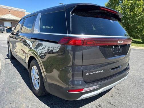 Metal 2022 Kia Carnival LXS
