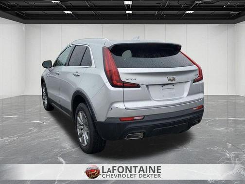 Radiant Silver Metallic 2021 Cadillac XT4 Luxury