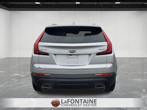 Radiant Silver Metallic 2021 Cadillac XT4 Luxury