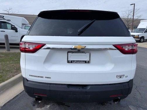 Summit White 2020 Chevrolet Traverse LT Cloth