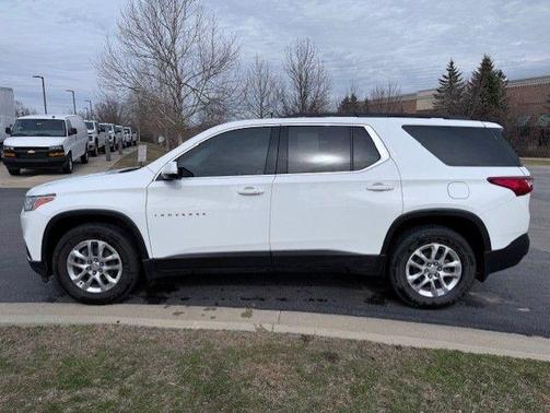 Summit White 2020 Chevrolet Traverse LT Cloth