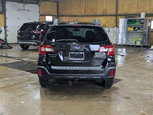 Crystal Black Silica 2018 Subaru Outback 2.5i Premium